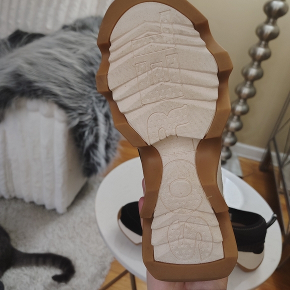 🆕⭐ Sorel Black Sneakers - Picture 14 of 15